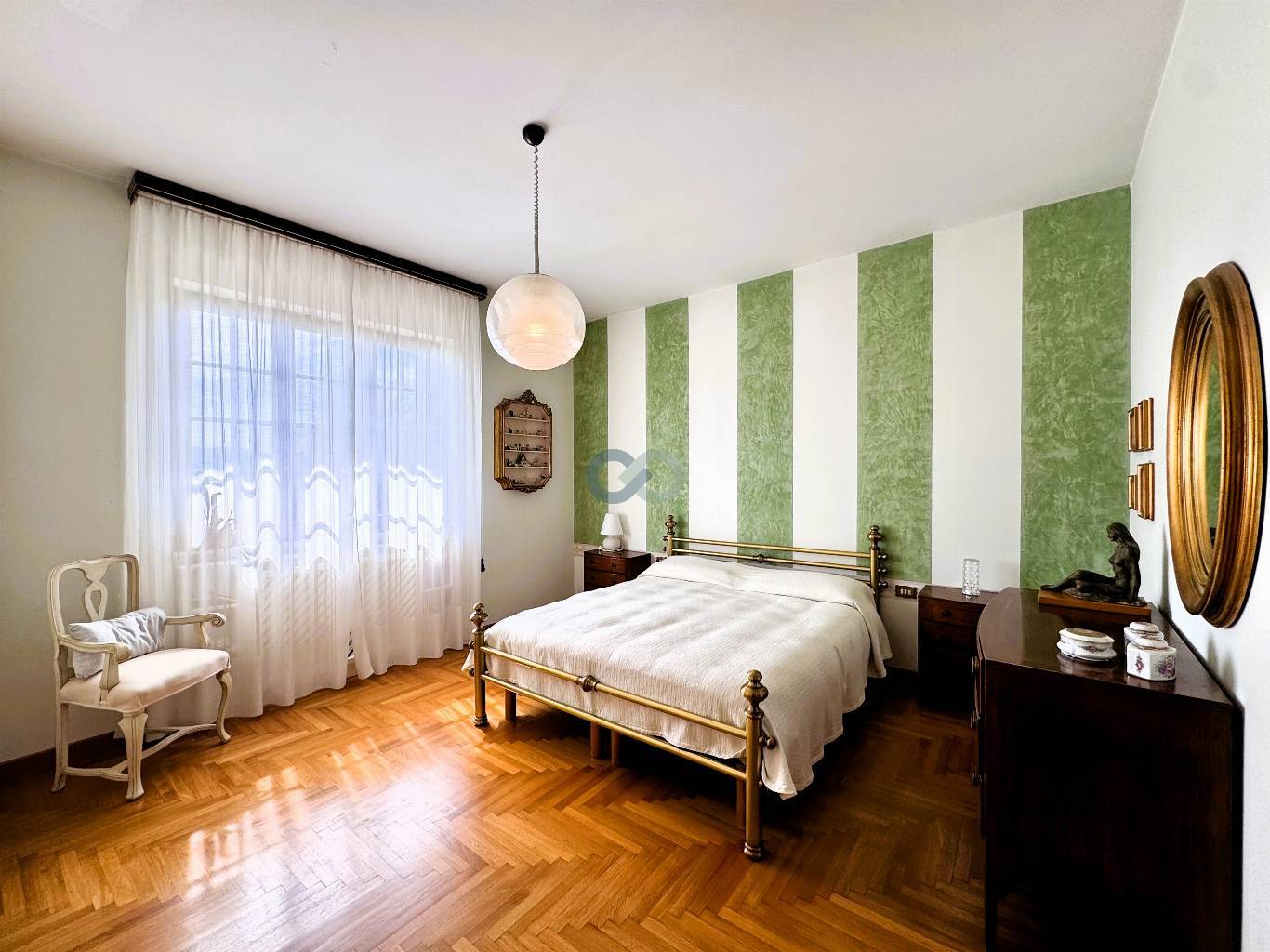 VILLA CON MAGAZZINO 43