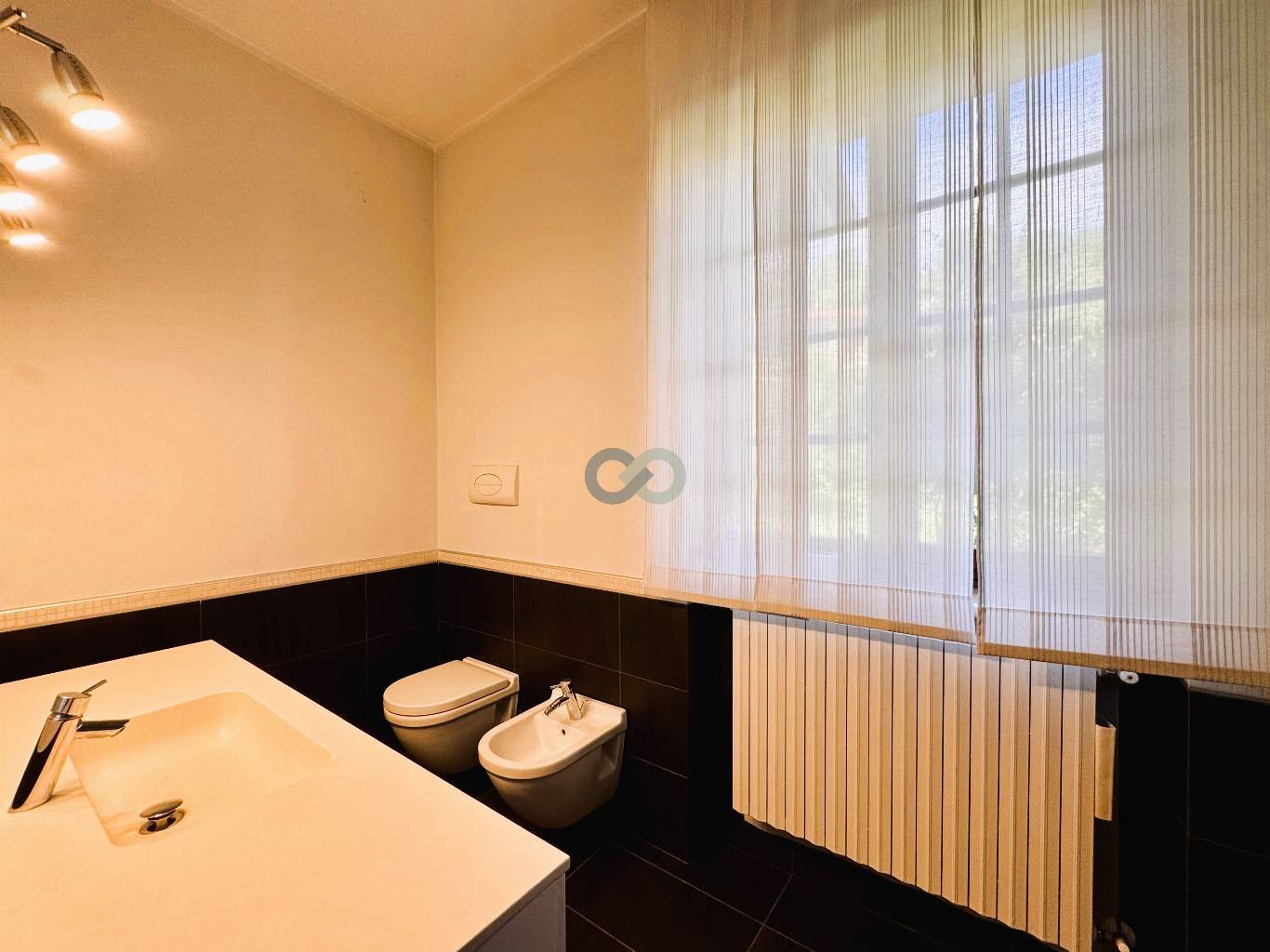 VILLA CON MAGAZZINO 54