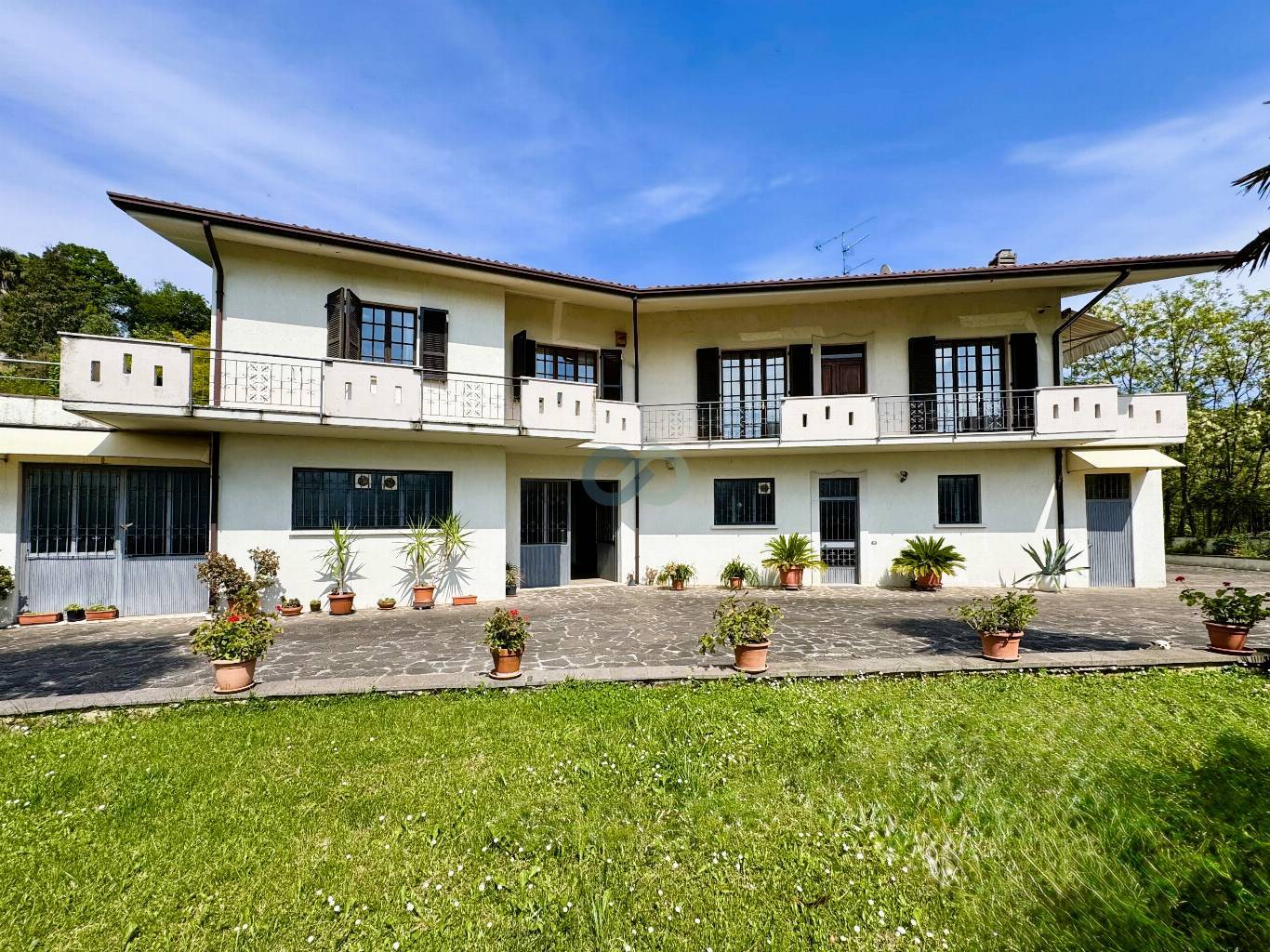 VILLA CON MAGAZZINO 67