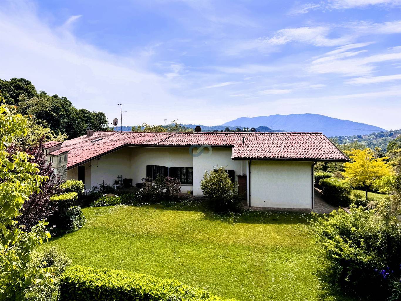 VILLA CON MAGAZZINO 68