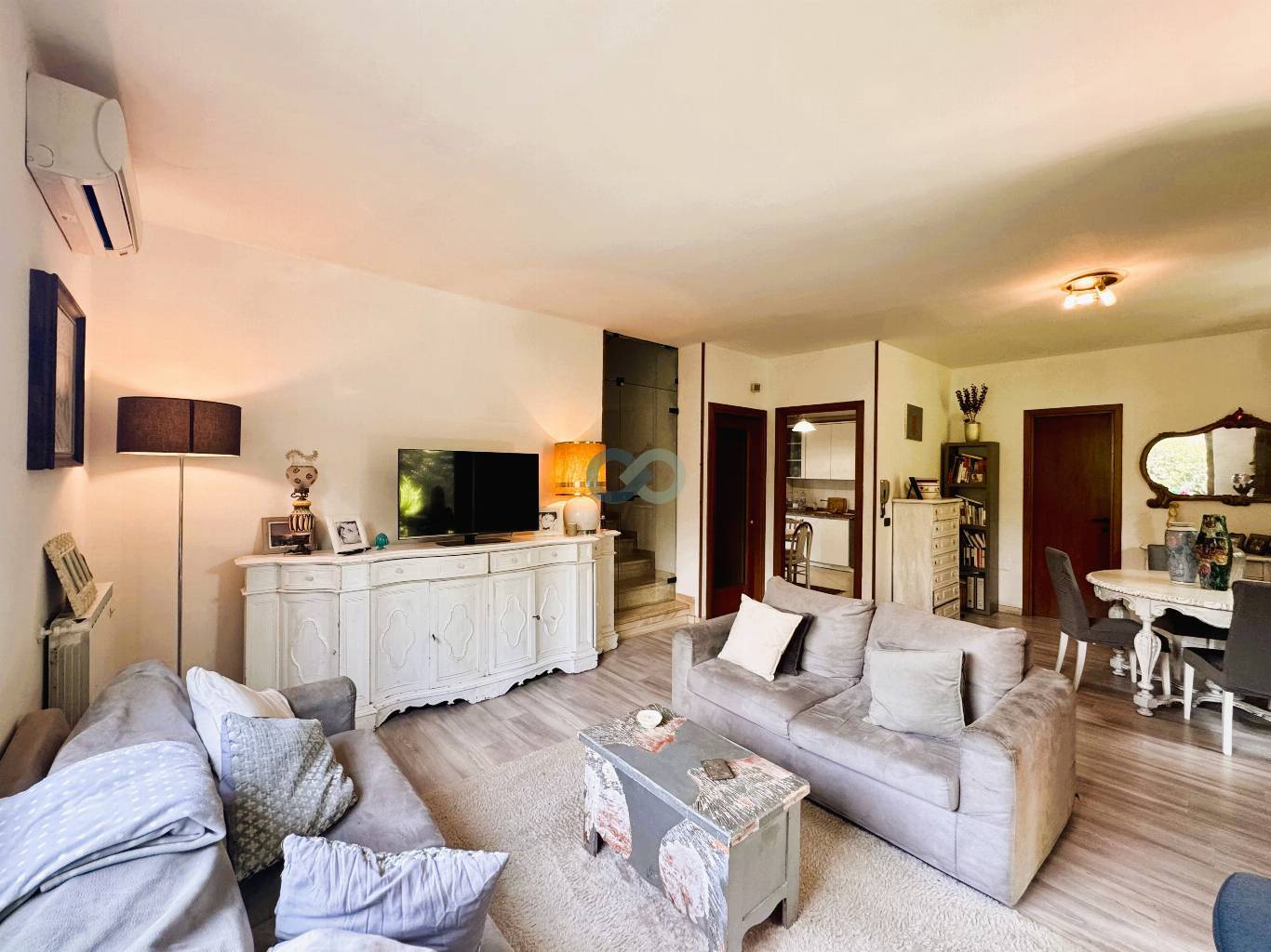 VILLA A SCHIERA 10