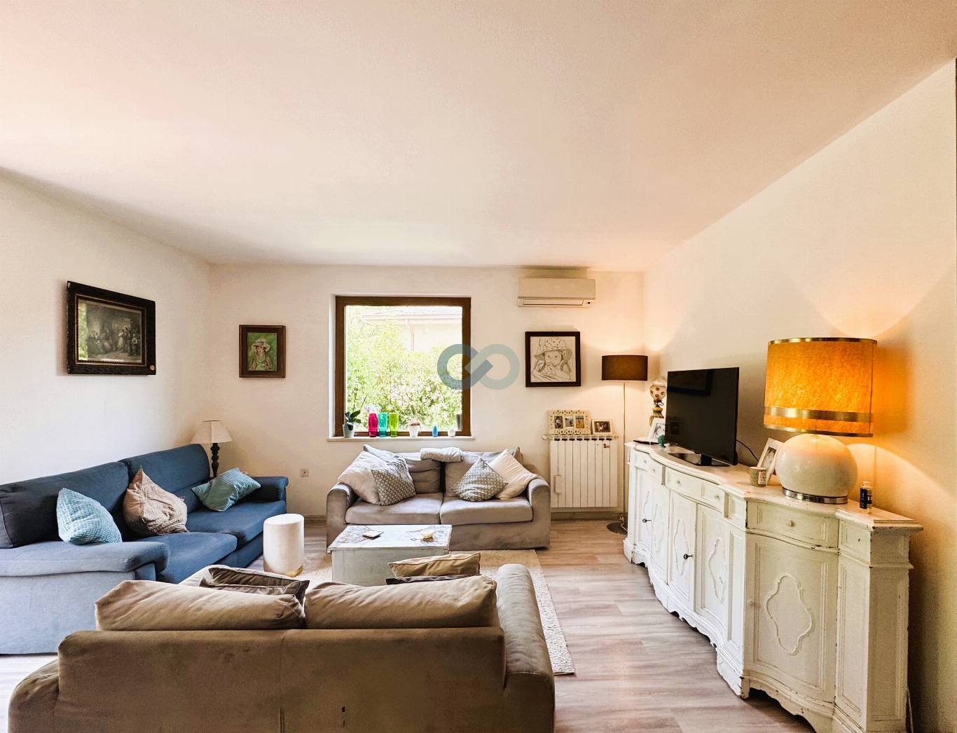 VILLA A SCHIERA 12