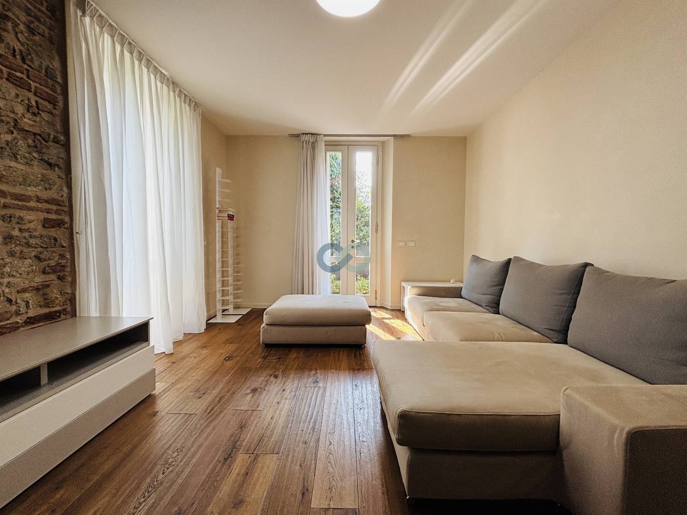APPARTAMENTO CON AMPIO GIARDINO 3