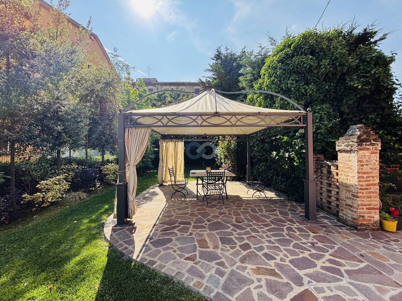 APPARTAMENTO CON AMPIO GIARDINO 29