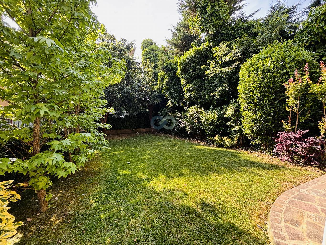 APPARTAMENTO CON AMPIO GIARDINO 31