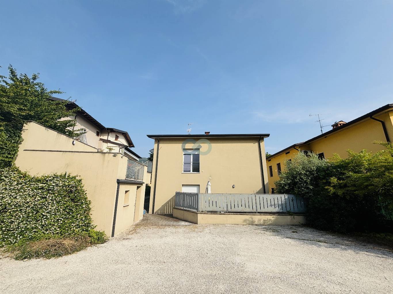 TRILOCALE IN TRIFAMILIARE 13
