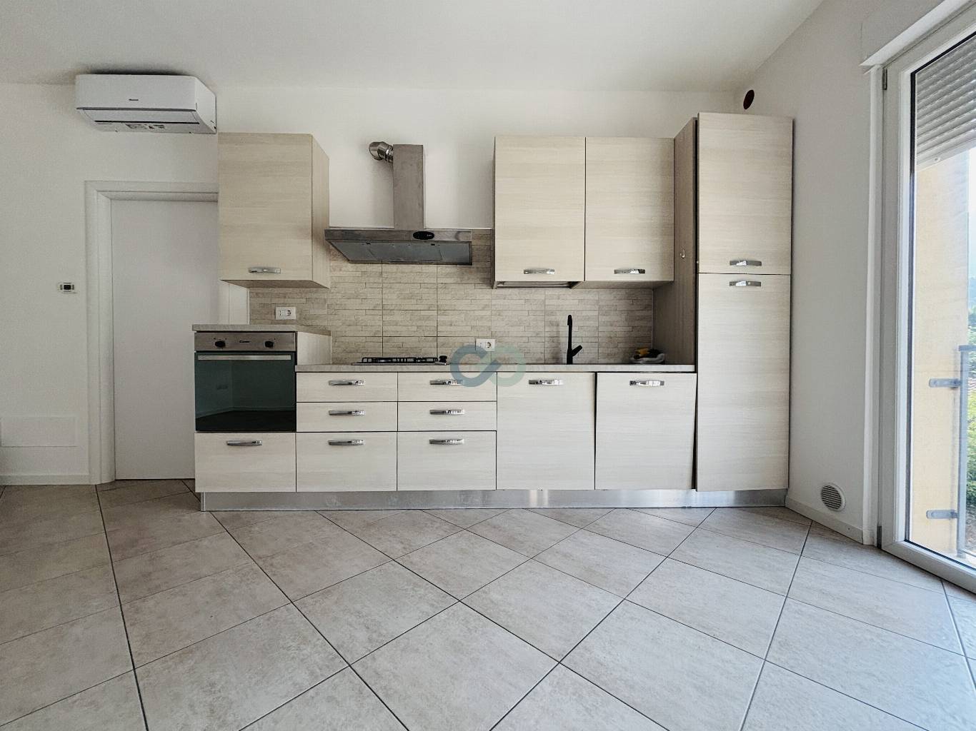 TRILOCALE IN TRIFAMILIARE 5