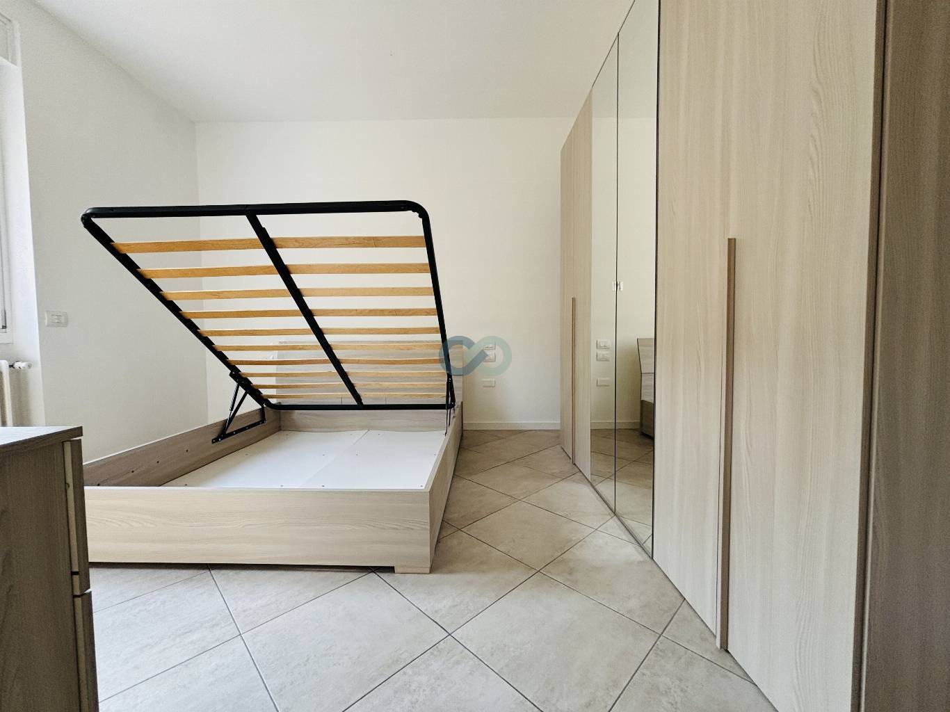 TRILOCALE IN TRIFAMILIARE 9