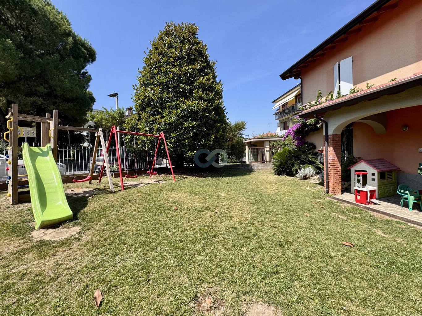 SPAZIO COMMERCIALE 2