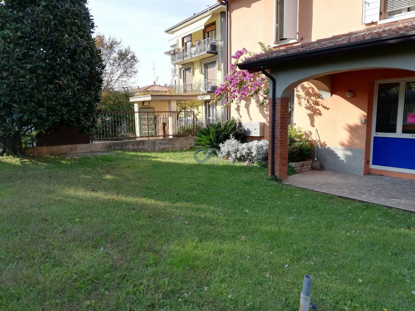 SPAZIO COMMERCIALE 9
