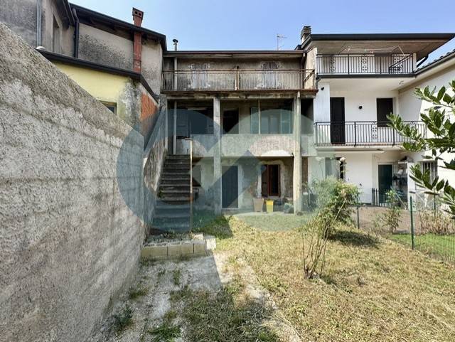 Porzione di casa cielo terra da ristrutturare 3