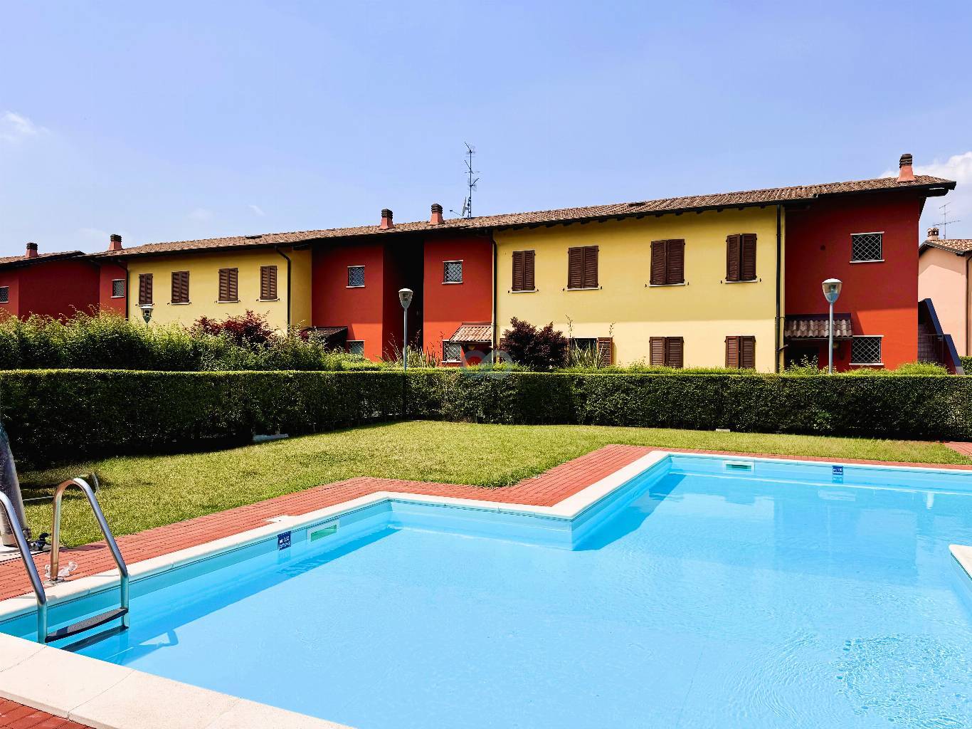 TRILOCALE CON PISCINA 2