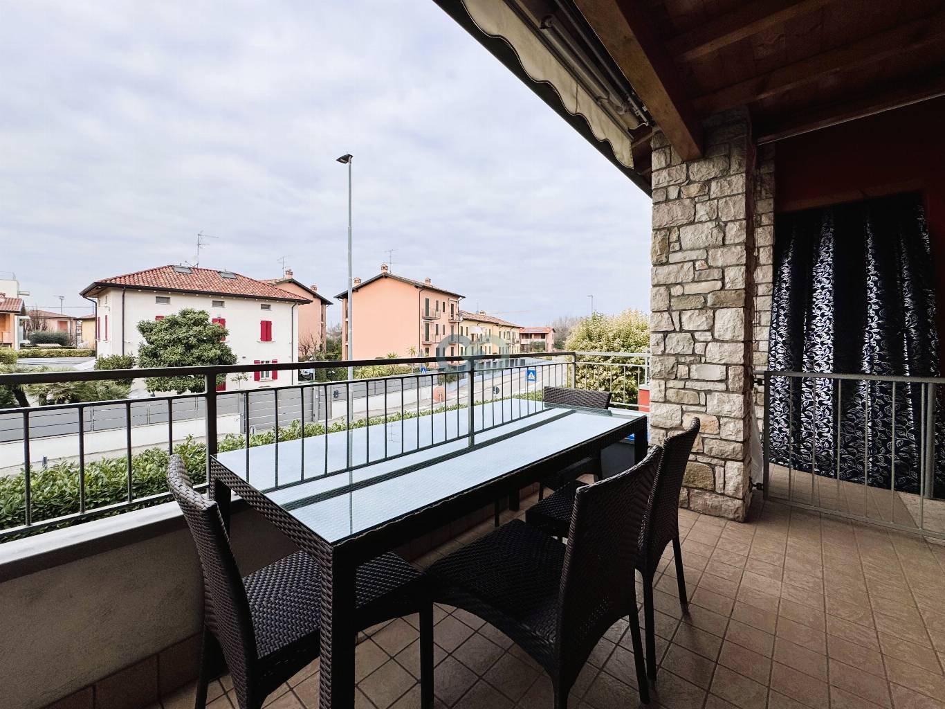TRILOCALE CON PISCINA 13