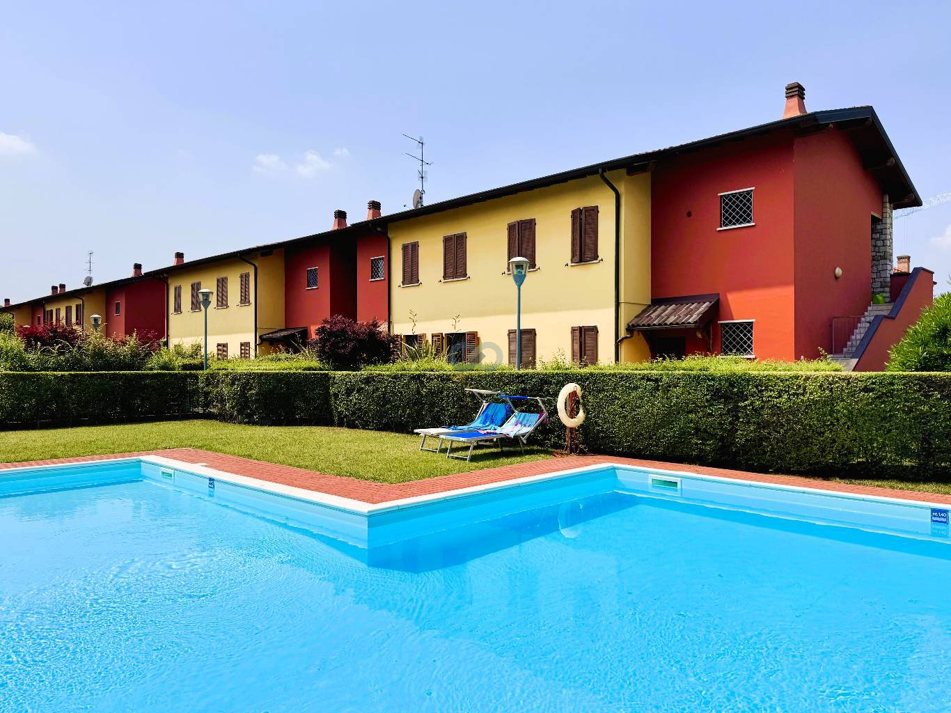 TRILOCALE CON PISCINA 30