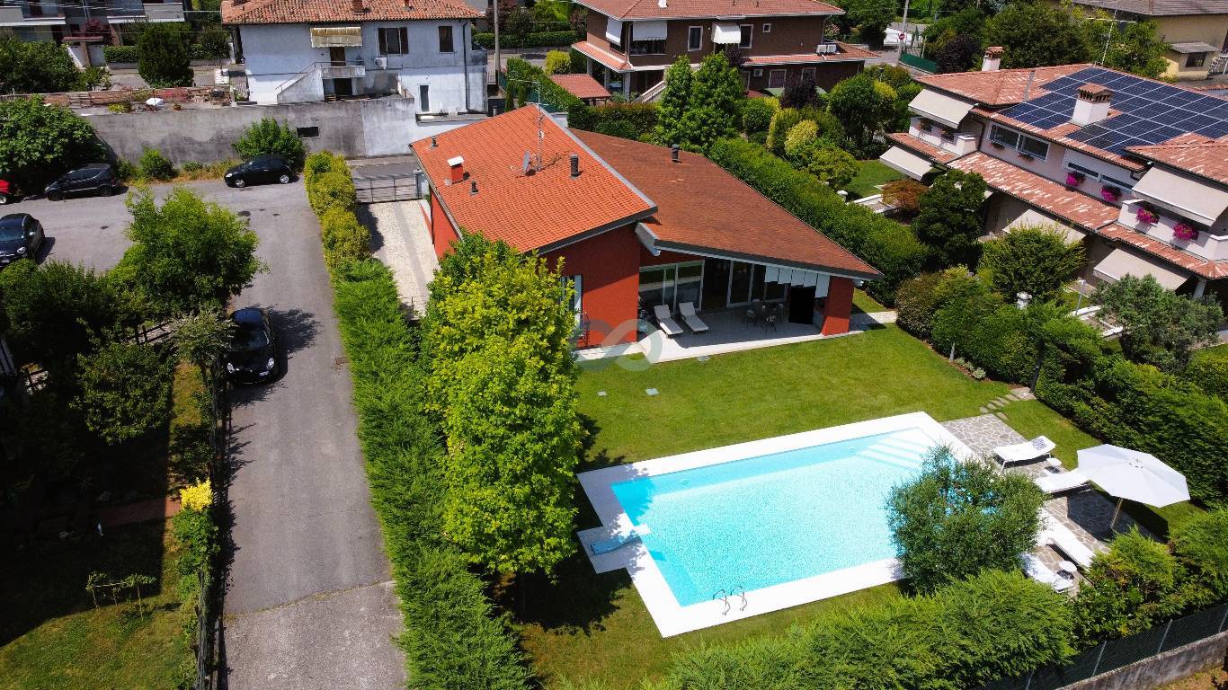 VILLA SU PIANO UNICO CON PISCINA 16