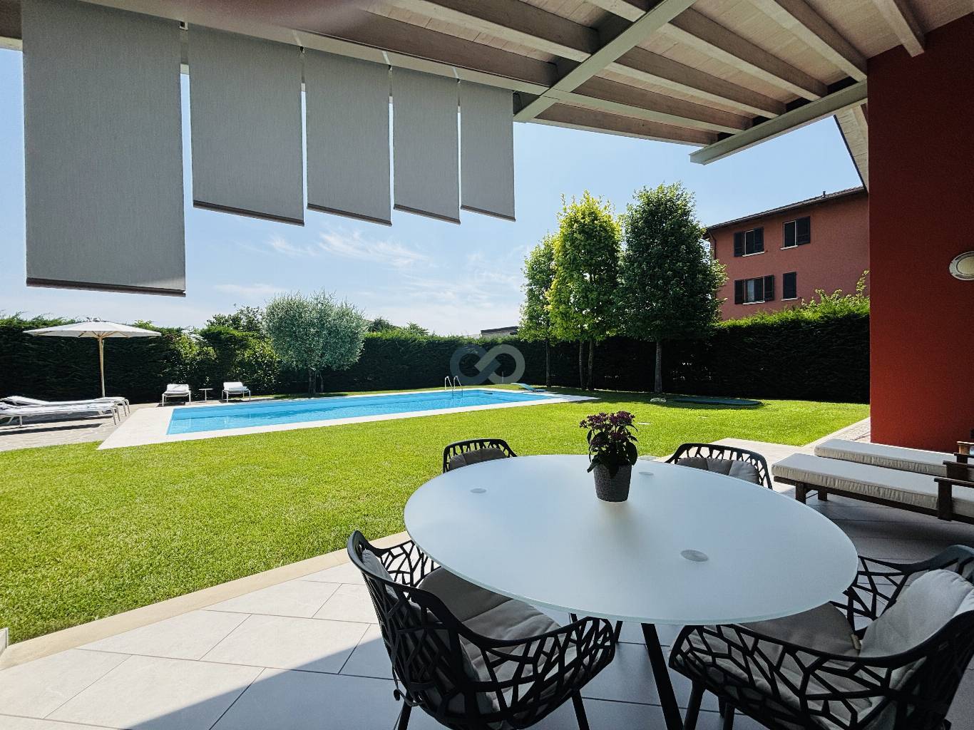 VILLA SU PIANO UNICO CON PISCINA 17