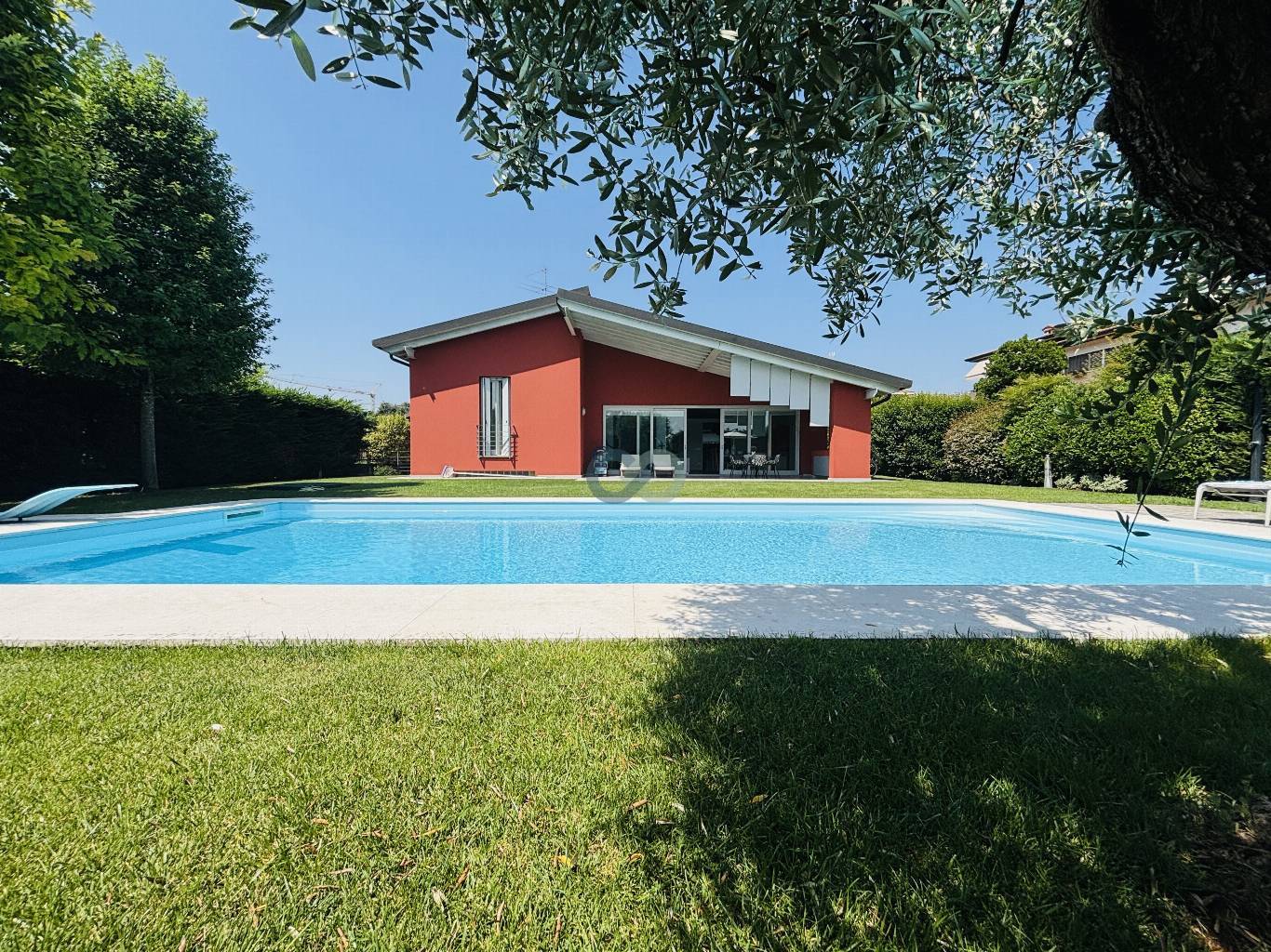 VILLA SU PIANO UNICO CON PISCINA 27