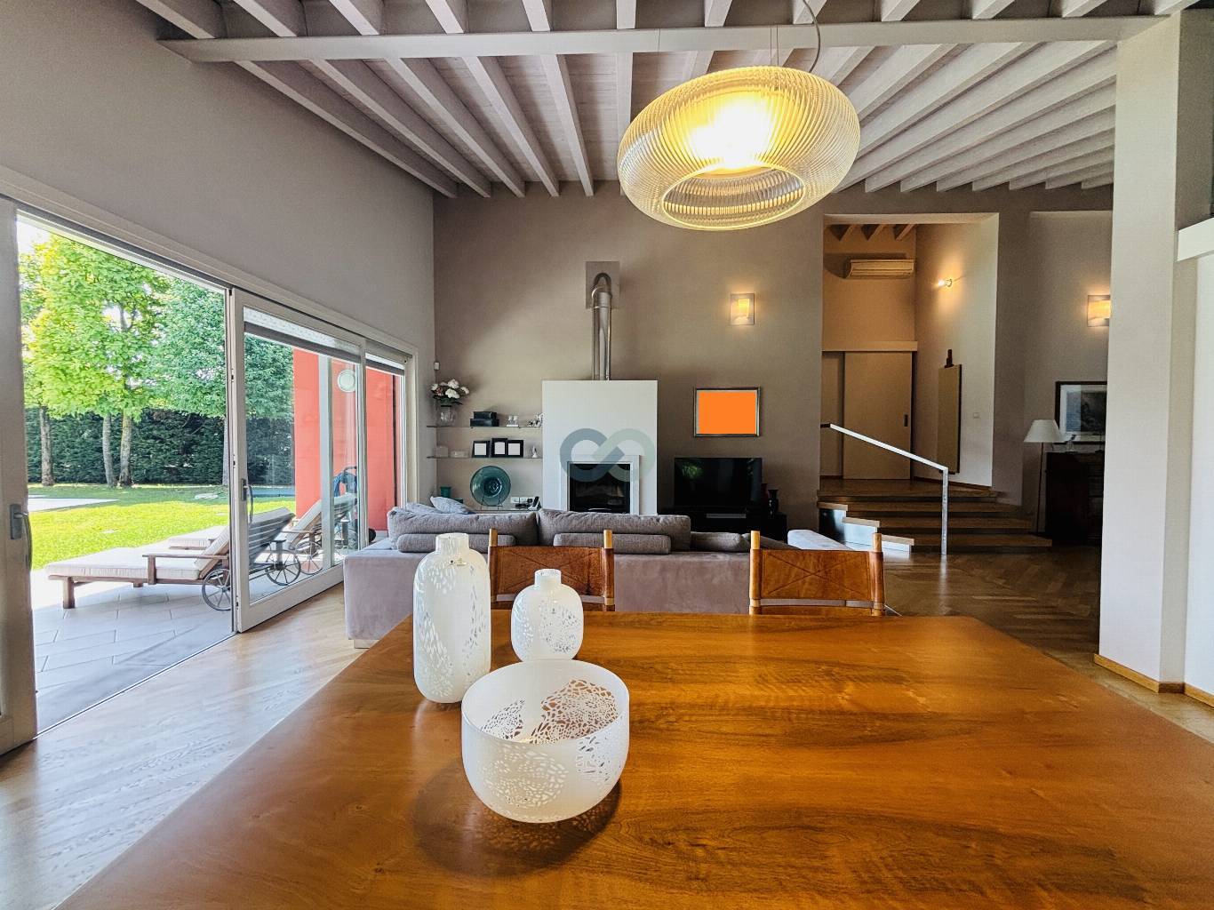 VILLA SU PIANO UNICO CON PISCINA 4