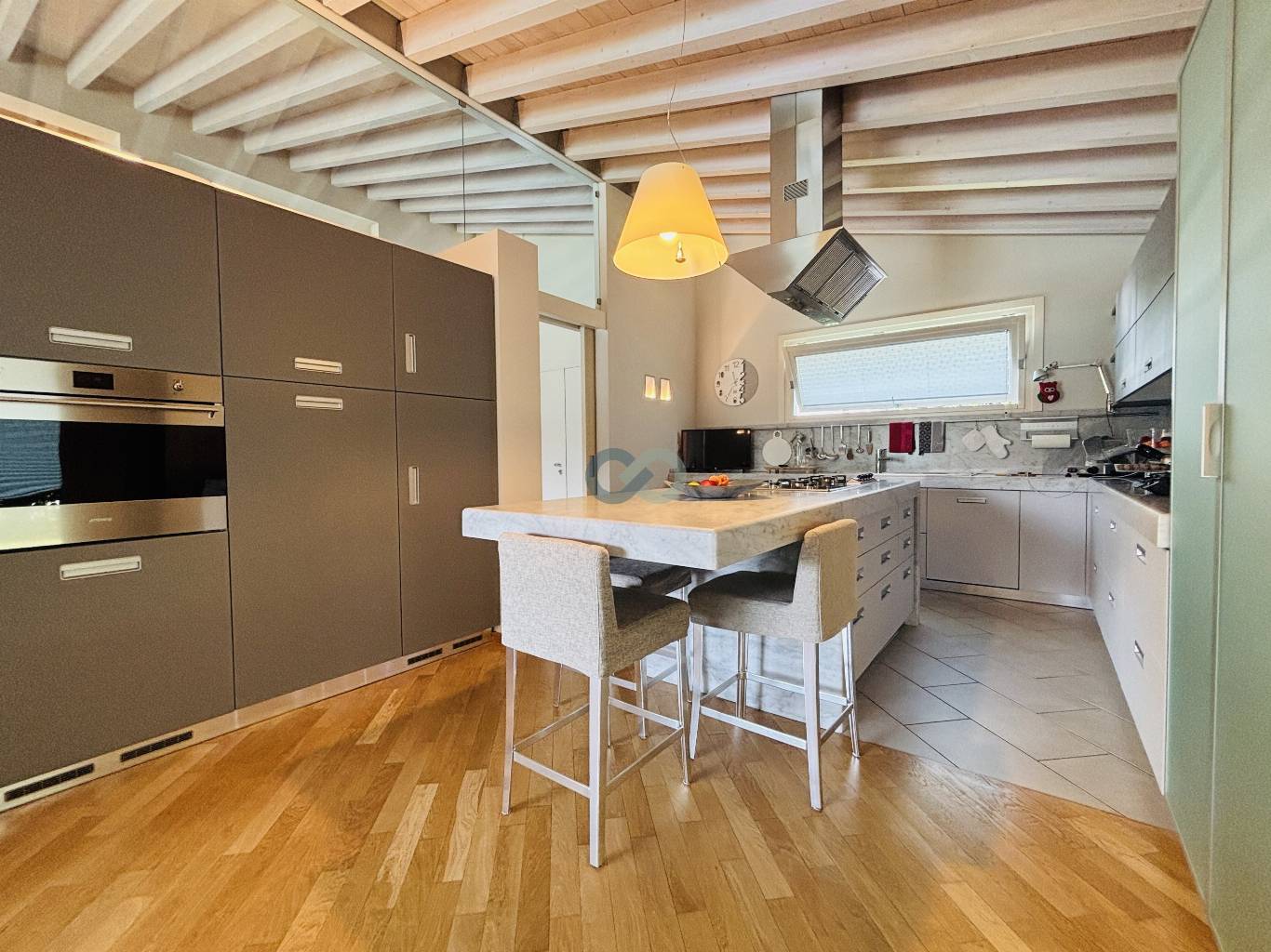 VILLA SU PIANO UNICO CON PISCINA 5