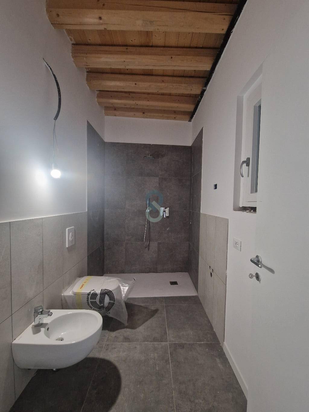 Spazioso bilocale in palazzo storico 6