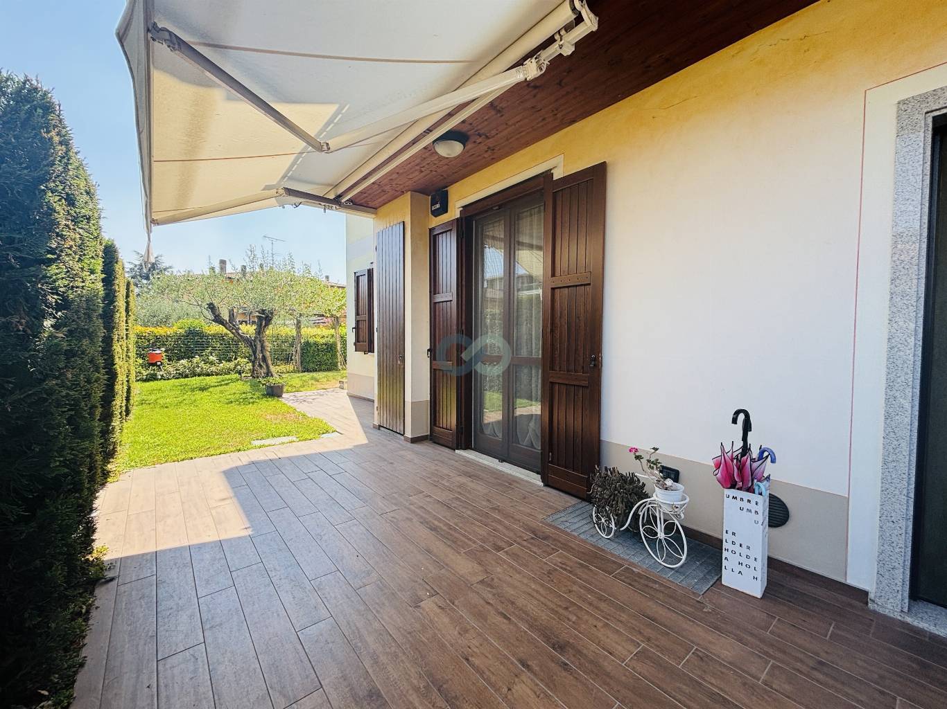 QUADRILOCALE CON AMPIO GIARDINO 16