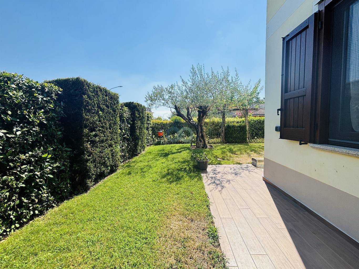 QUADRILOCALE CON AMPIO GIARDINO 18