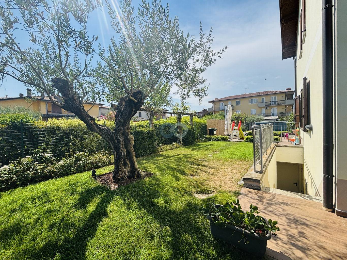 QUADRILOCALE CON AMPIO GIARDINO 19