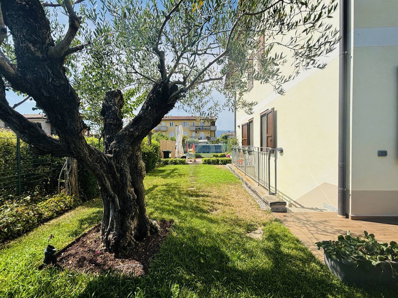QUADRILOCALE CON AMPIO GIARDINO 20