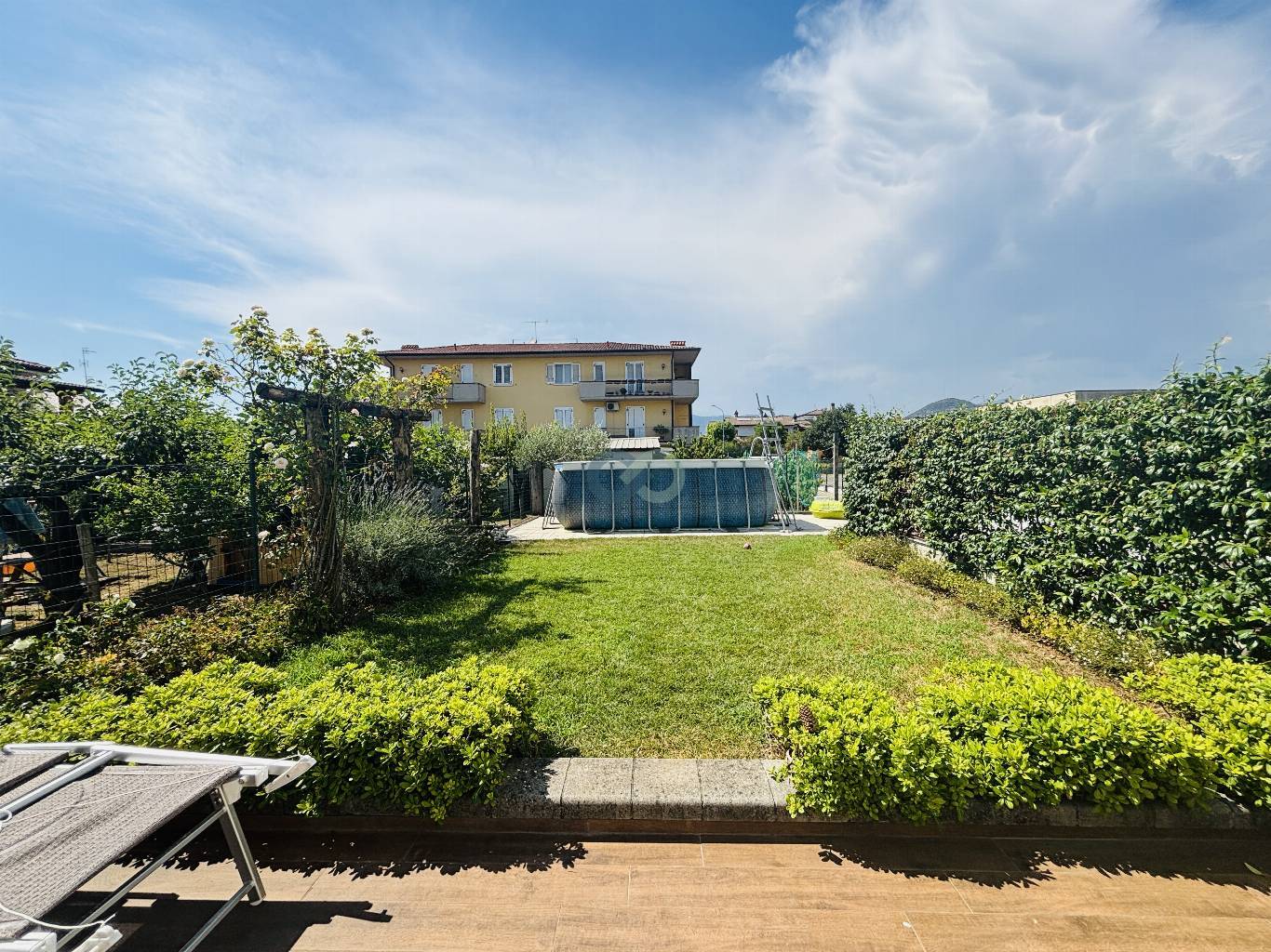 QUADRILOCALE CON AMPIO GIARDINO 23