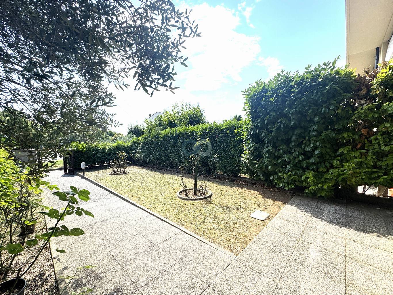 Villetta indipendente con giardino privato 2