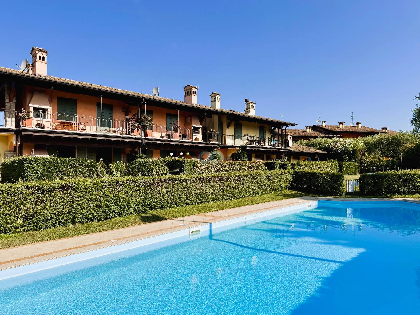 RESIDENCE CON PISCINA 2