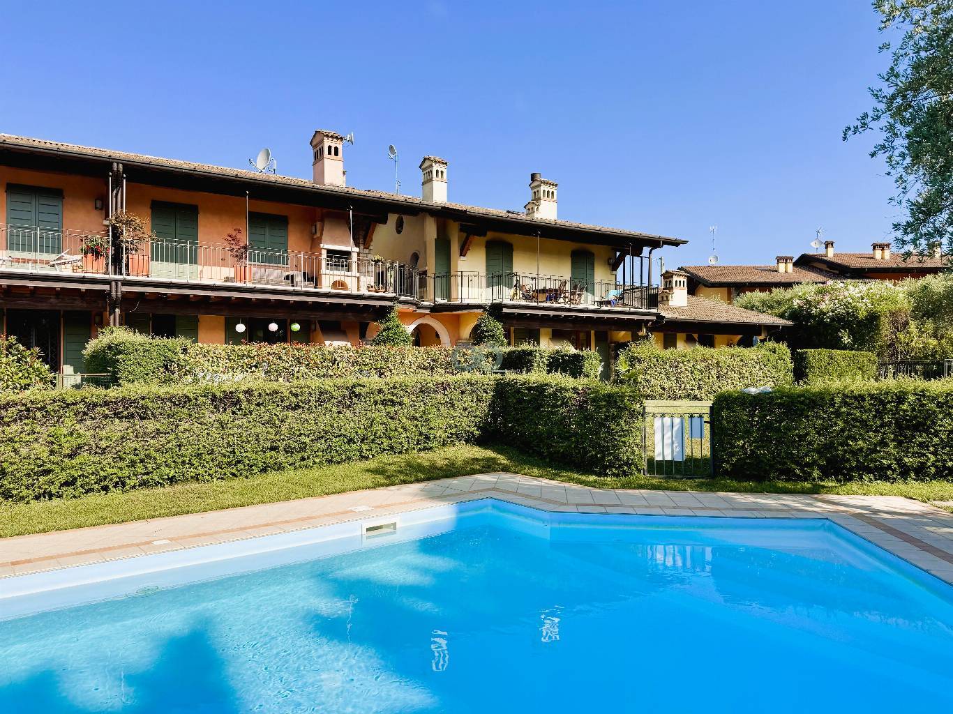 RESIDENCE CON PISCINA 1