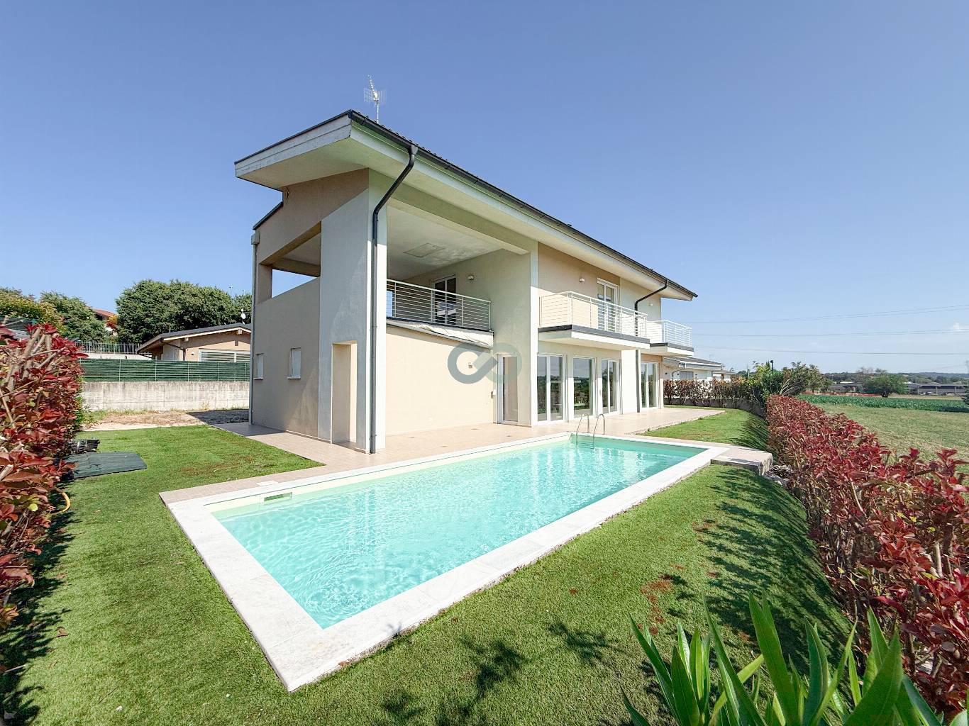 VILLA SINGOLA CON PISCINA 1