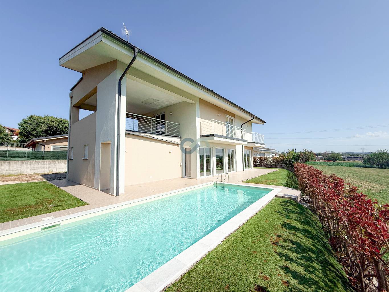 VILLA SINGOLA CON PISCINA 2
