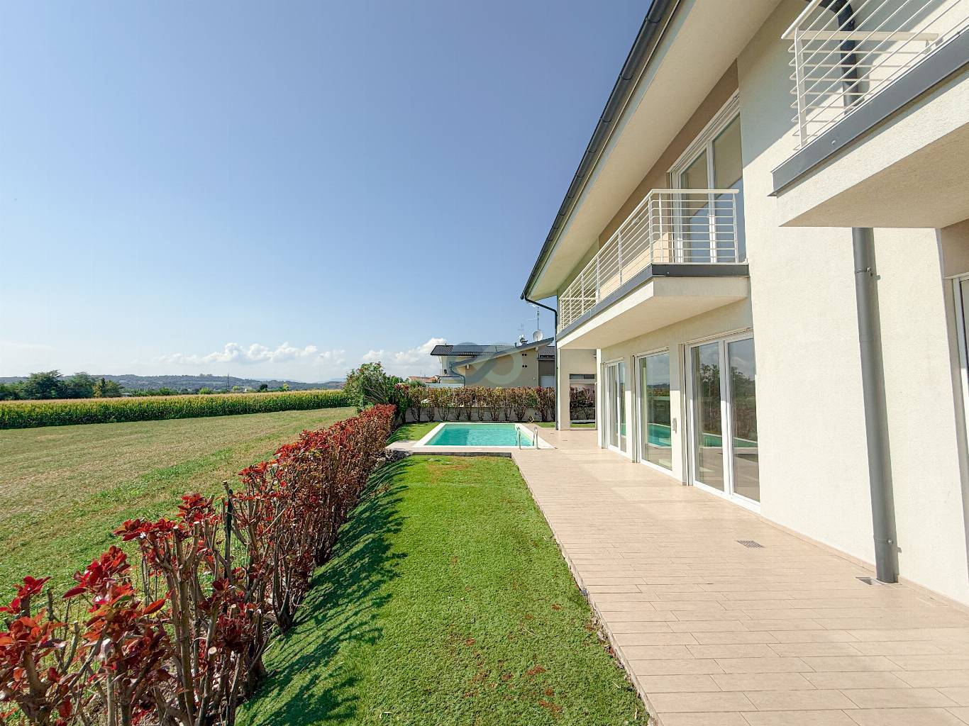 VILLA SINGOLA CON PISCINA 10