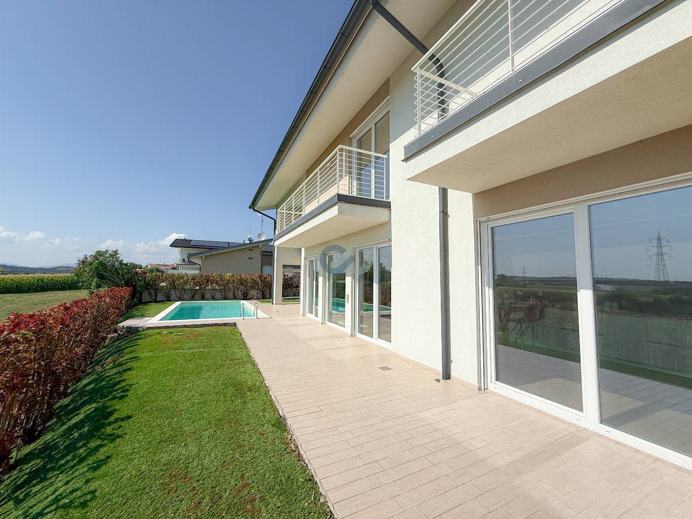VILLA SINGOLA CON PISCINA 7