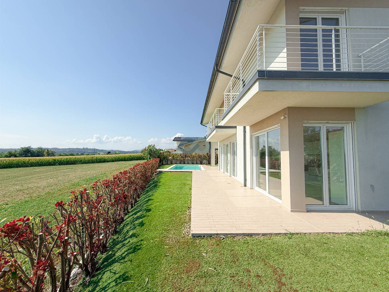 VILLA SINGOLA CON PISCINA 13