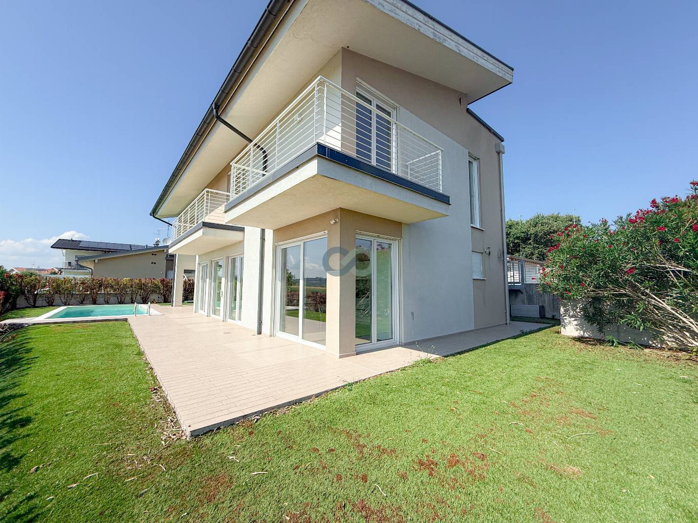 VILLA SINGOLA CON PISCINA 14