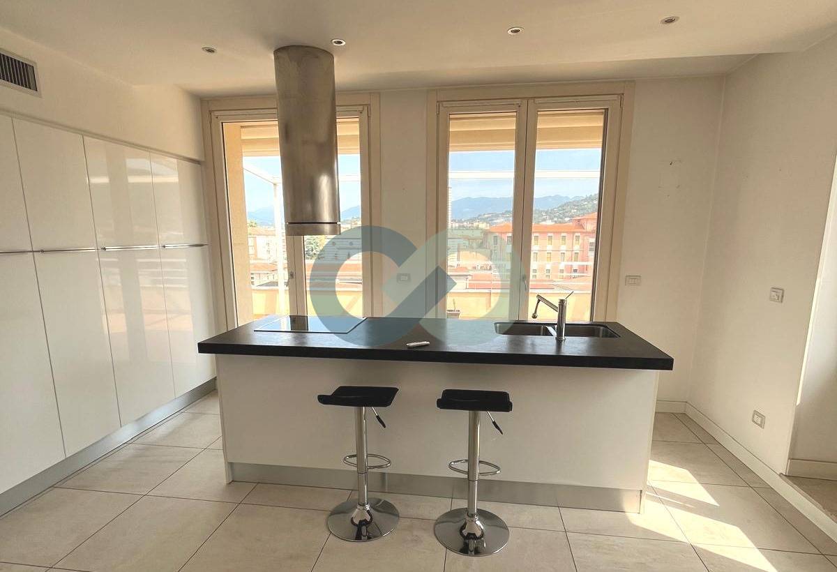 ATTICO CON TERRAZZO VISTA CITTA' 4