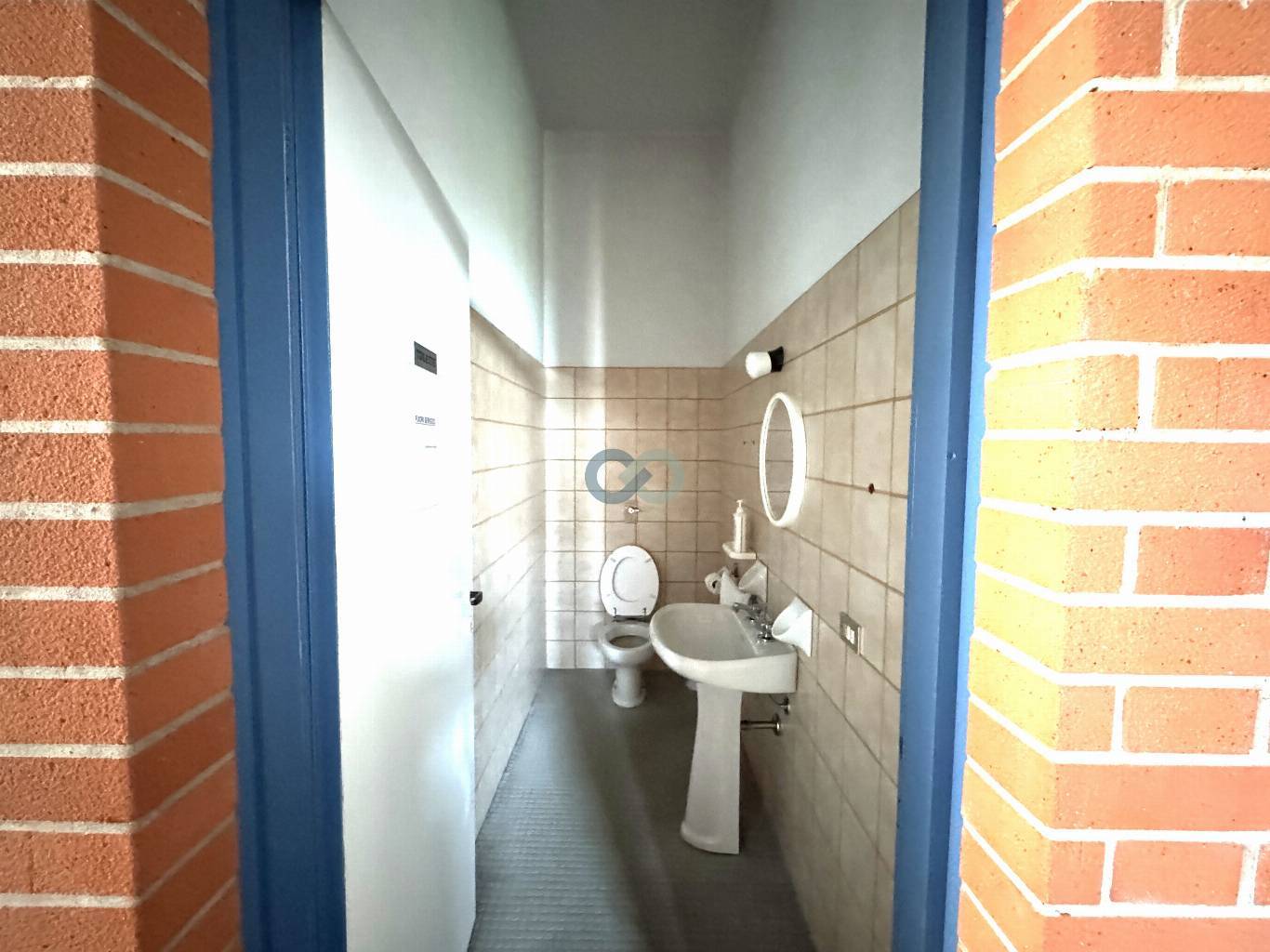 LOCALE IN AFFITTO 20