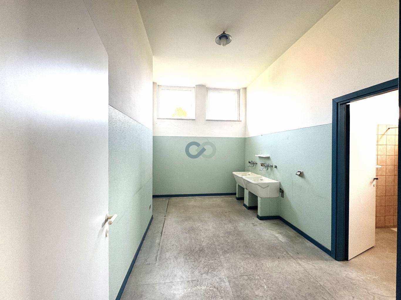 LOCALE IN AFFITTO 11