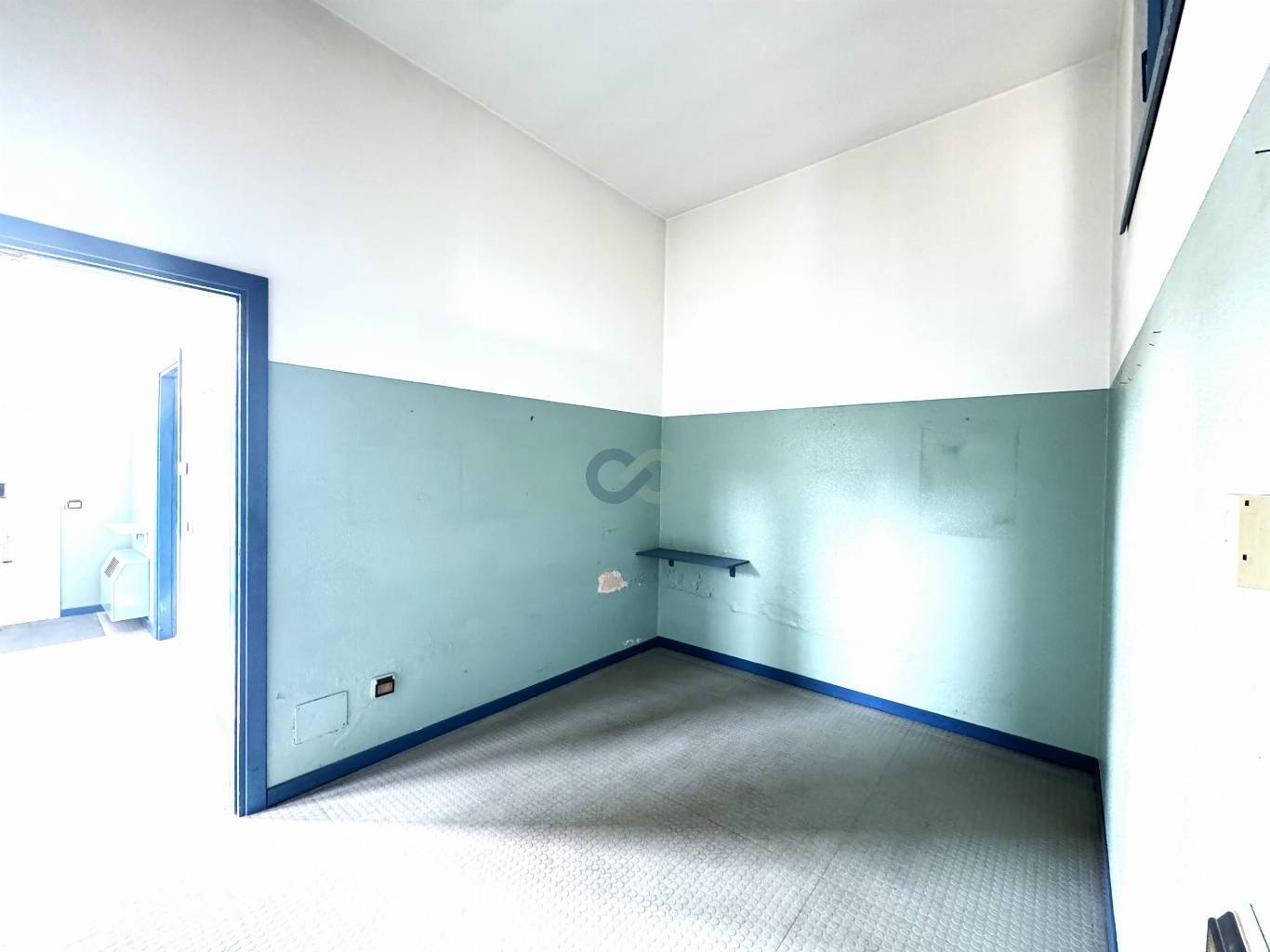 LOCALE IN AFFITTO 15