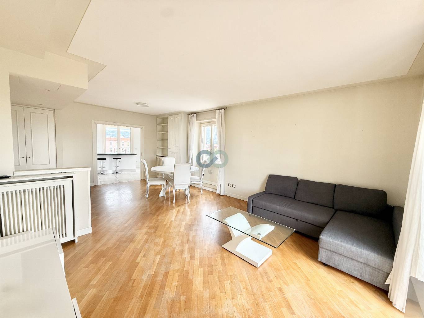 SPAZIOSO ATTICO CON MAGNIFICO TERRAZZO VISTA A 360° SULLA CITTA' 9