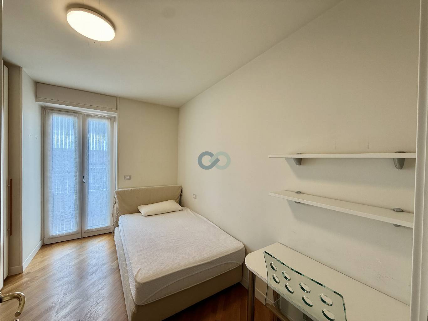 SPAZIOSO ATTICO CON MAGNIFICO TERRAZZO VISTA A 360° SULLA CITTA' 22