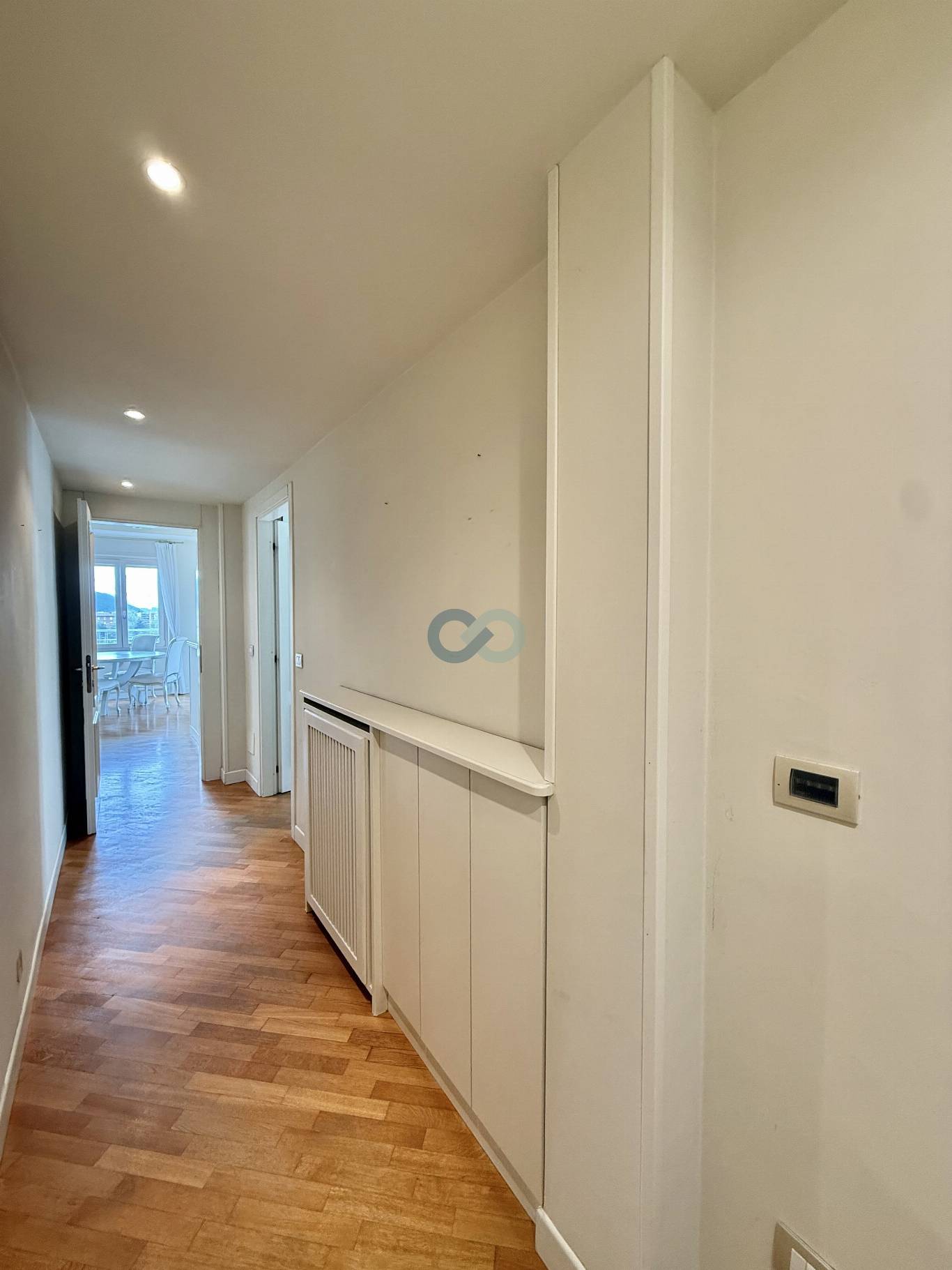 SPAZIOSO ATTICO CON MAGNIFICO TERRAZZO VISTA A 360° SULLA CITTA' 14