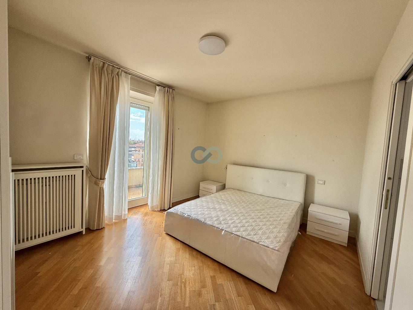 SPAZIOSO ATTICO CON MAGNIFICO TERRAZZO VISTA A 360° SULLA CITTA' 15