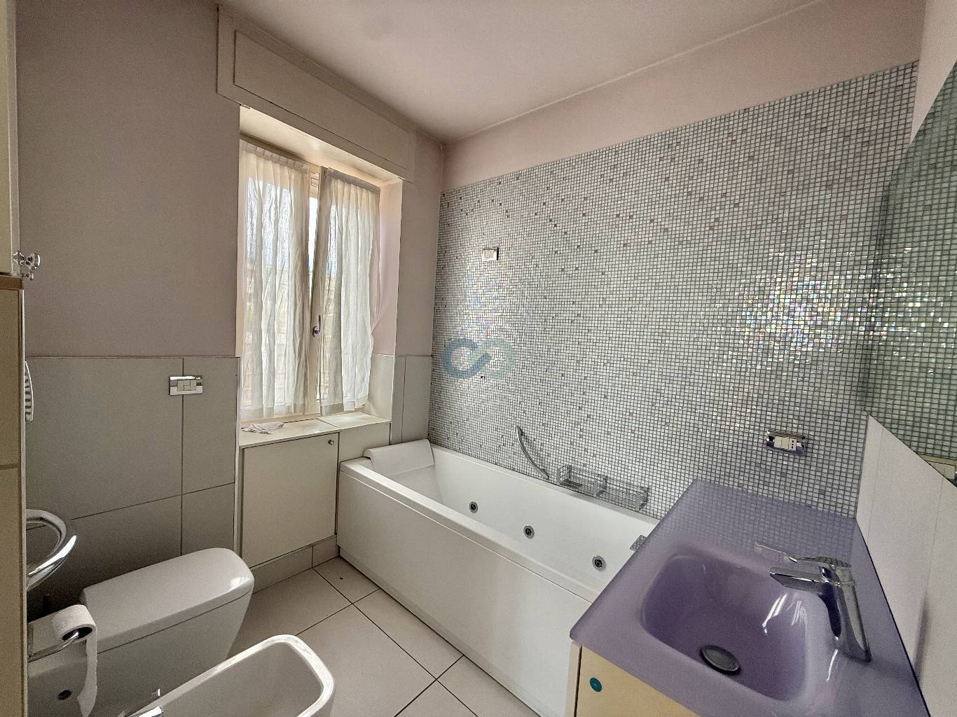 SPAZIOSO ATTICO CON MAGNIFICO TERRAZZO VISTA A 360° SULLA CITTA' 17