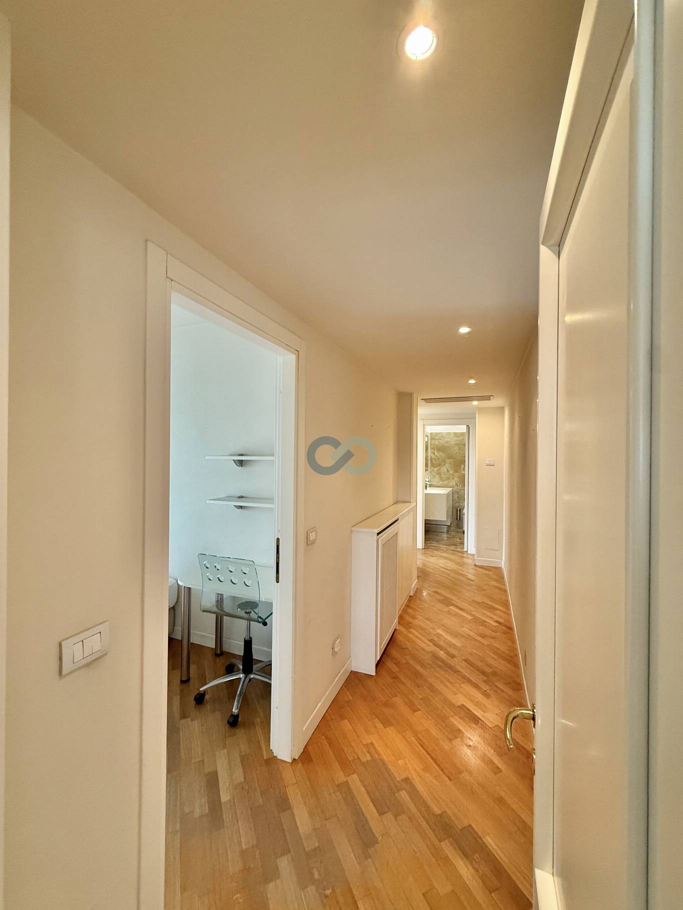 SPAZIOSO ATTICO CON MAGNIFICO TERRAZZO VISTA A 360° SULLA CITTA' 21