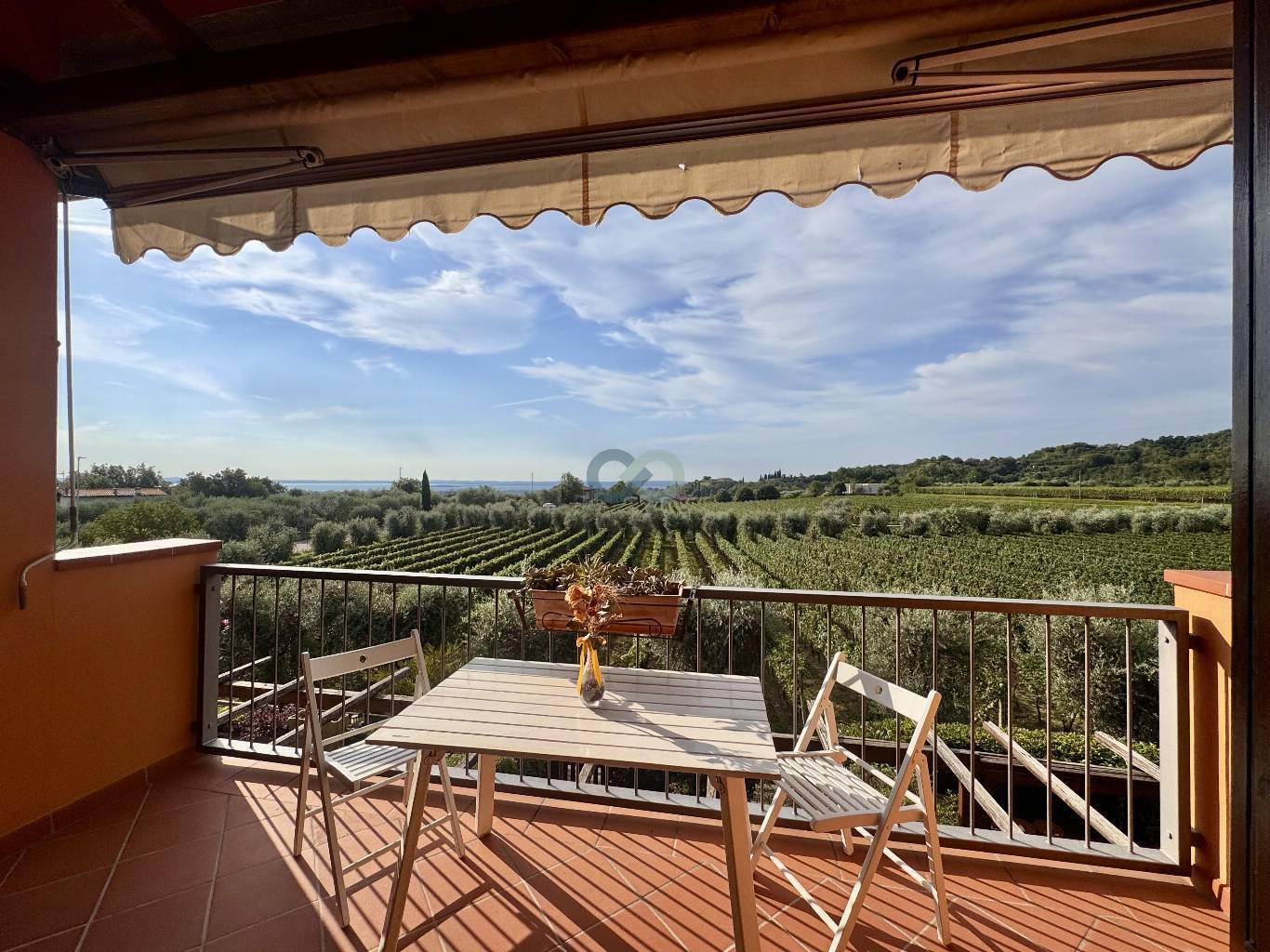 Bilocale più mansarda con splendida vista lago e sul verde circostante 1