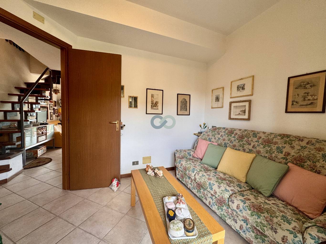 Bilocale più mansarda con splendida vista lago e sul verde circostante 13